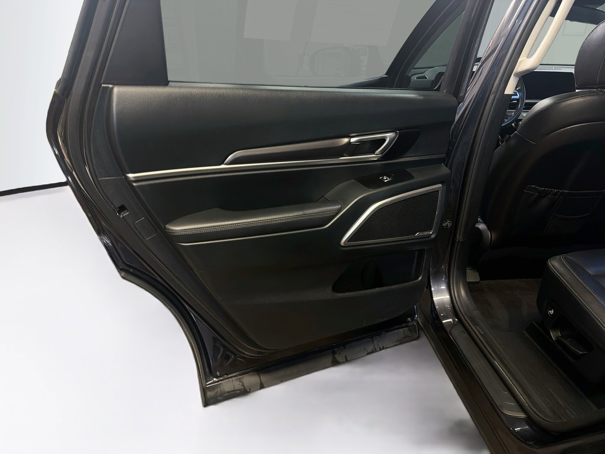 Used 2025 Kia Telluride S AWD/4WD image 28