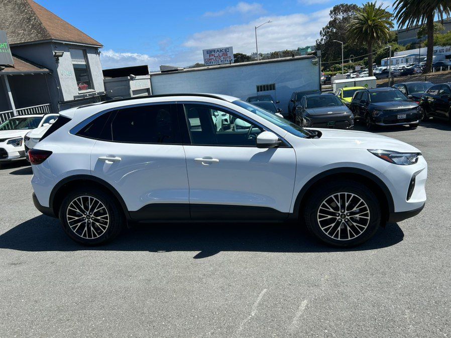 Used 2023 Ford Escape SE FWD image 4