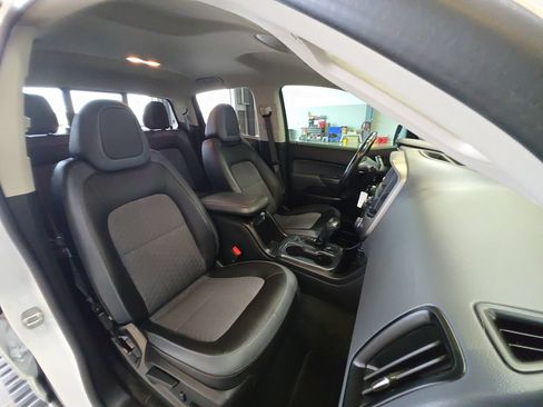Used 2018 Chevrolet Colorado Z71 AWD/4WD image 36