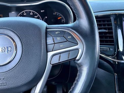 Used 2019 Jeep Grand Cherokee Altitude RWD image 12