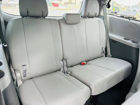 Used 2016 Toyota Sienna XLE Premium image 30