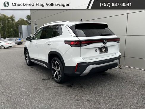 New 2025 Volkswagen Tiguan SE image 17