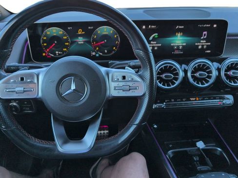 Used 2021 Mercedes-Benz GLB 250 image 10