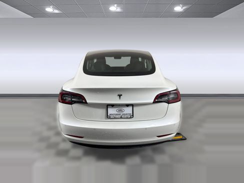 Used 2021 Tesla Model 3 Standard Range Plus image 10
