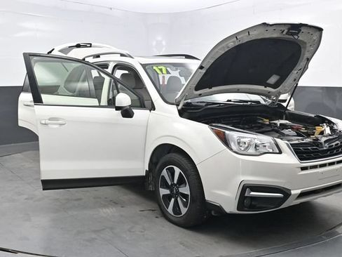 Used 2017 Subaru Forester 2.5i Premium AWD/4WD image 34