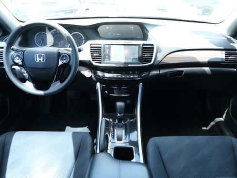 Used 2017 Honda Accord EX image 21