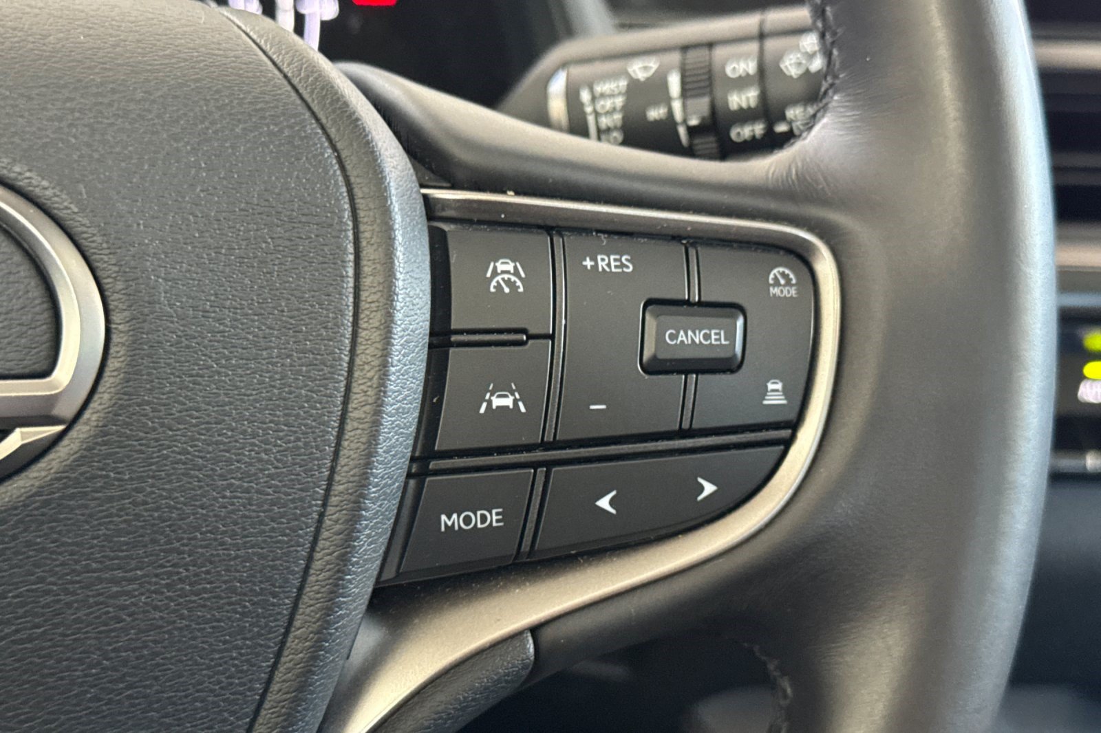 Certified 2025 Lexus UX 300h FWD w/ Accessory Package (Z2) image 31