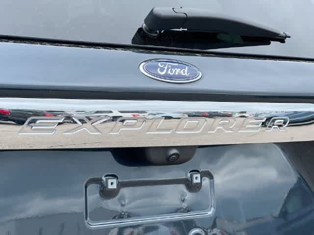 Used 2023 Ford Explorer XLT w/ Equipment Group 202A AWD/4WD image 12