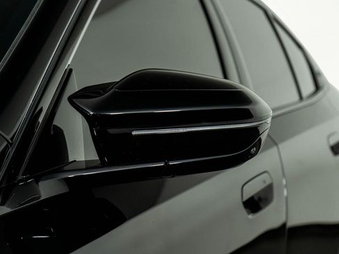 Used 2026 BMW M5 w/ Executive Package image 40