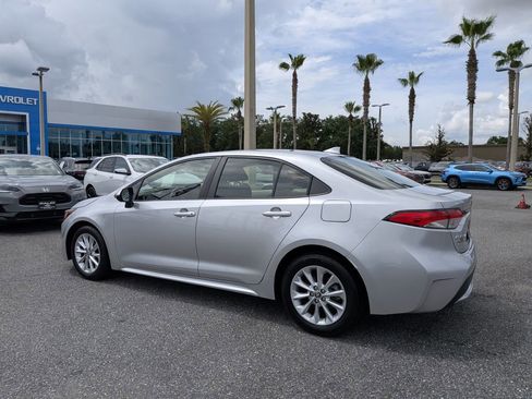 Used 2022 Toyota Corolla LE w/ LE Convenience Package FWD image 5