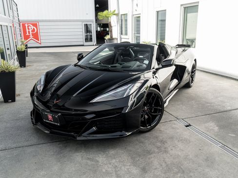 Used 2025 Chevrolet Corvette Z06 RWD image 3