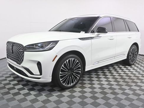 Certified 2025 Lincoln Aviator Black Label AWD/4WD image 2