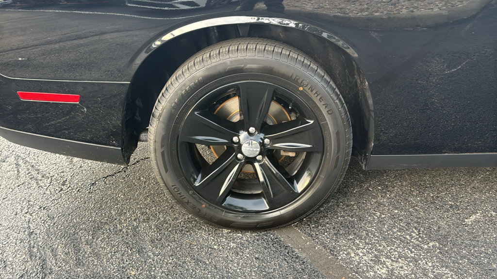 Used 2018 Dodge Challenger SXT RWD image 8