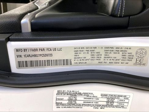 Used 2023 Jeep Grand Cherokee Limited image 42