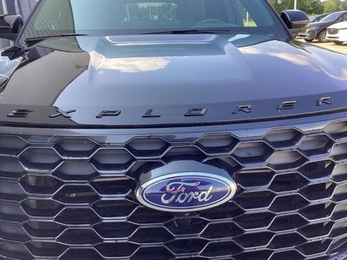 Used 2025 Ford Explorer ST-Line w/ Premium Package AWD/4WD image 5