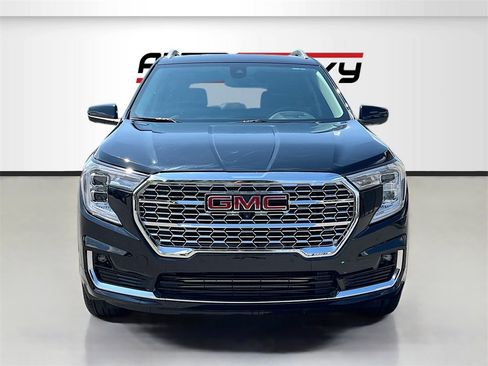 Used 2024 GMC Terrain Denali w/ Denali Premium Package image 2