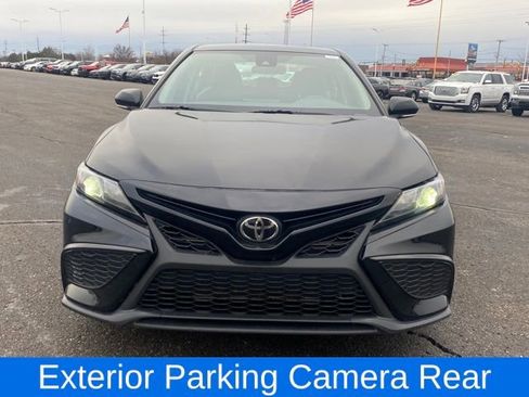 Used 2023 Toyota Camry SE image 2
