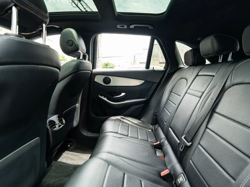Used 2019 Mercedes-Benz GLC 300 4MATIC w/ Premium Package image 25