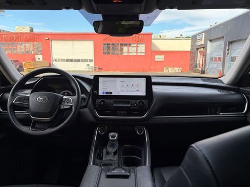 Used 2025 Toyota Grand Highlander FWD image 35