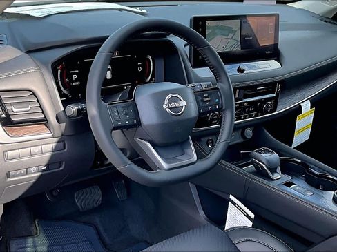 New 2026 Nissan Rogue Platinum image 8