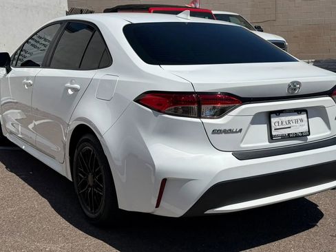 Used 2021 Toyota Corolla LE image 9