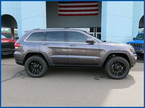 Certified 2021 Jeep Grand Cherokee Laredo w/ Security & Convenience Group AWD/4WD image 2