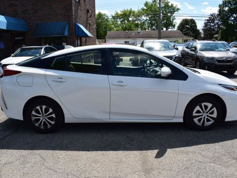 Used 2020 Toyota Prius Prime LE FWD image 4