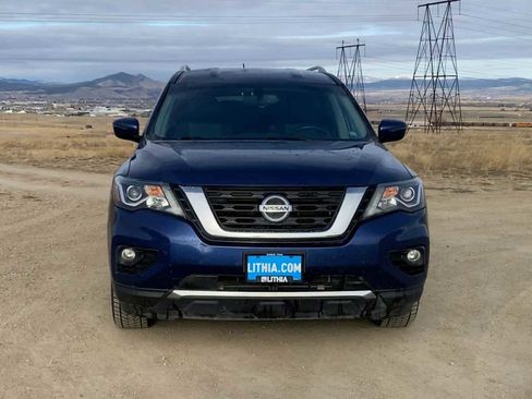 Used 2017 Nissan Pathfinder SV image 3