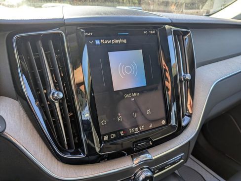 Used 2025 Volvo XC60 B5 Plus image 3