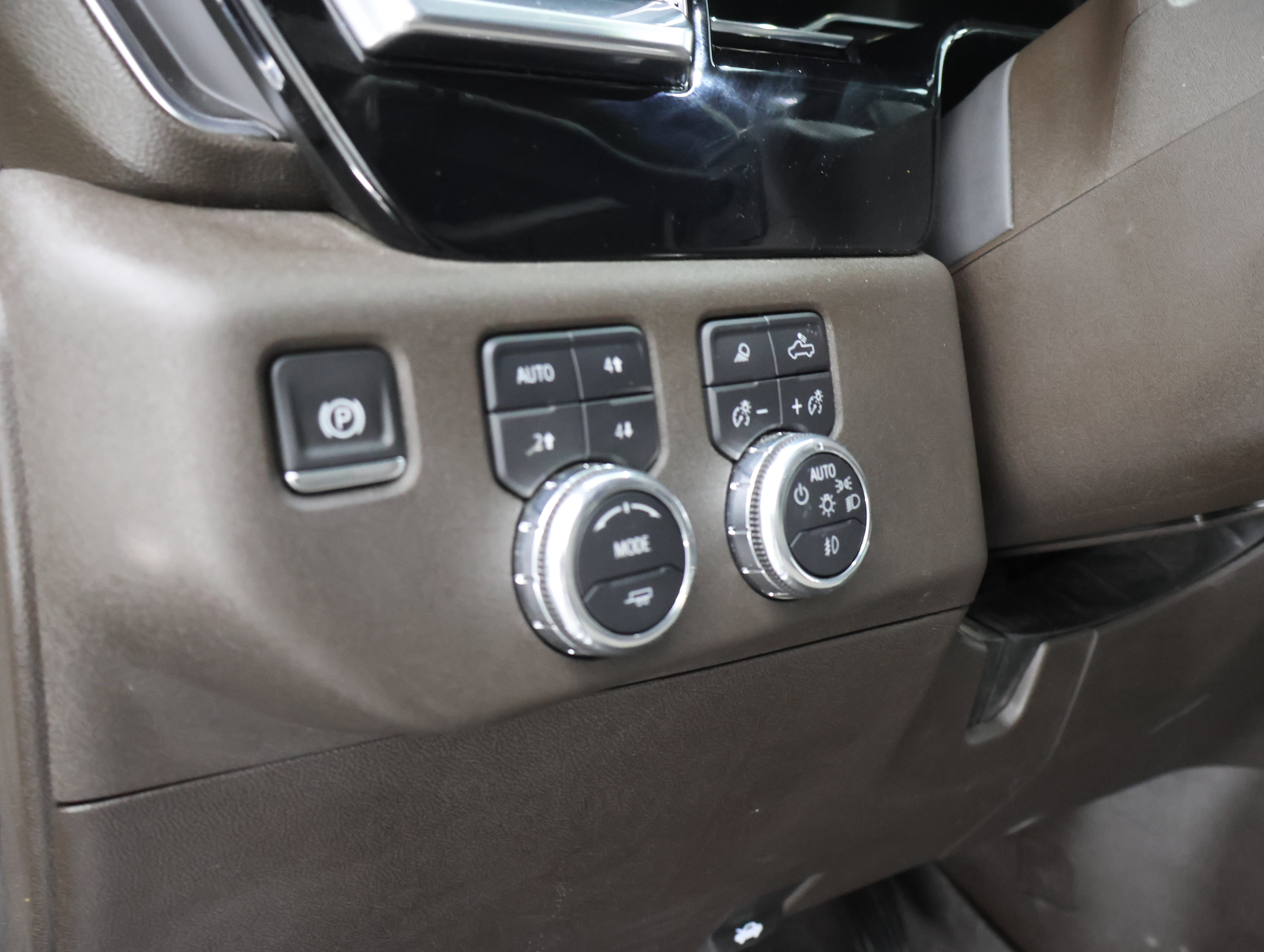Used 2025 GMC Sierra 2500 SLT w/ SLT Premium Package AWD/4WD image 49