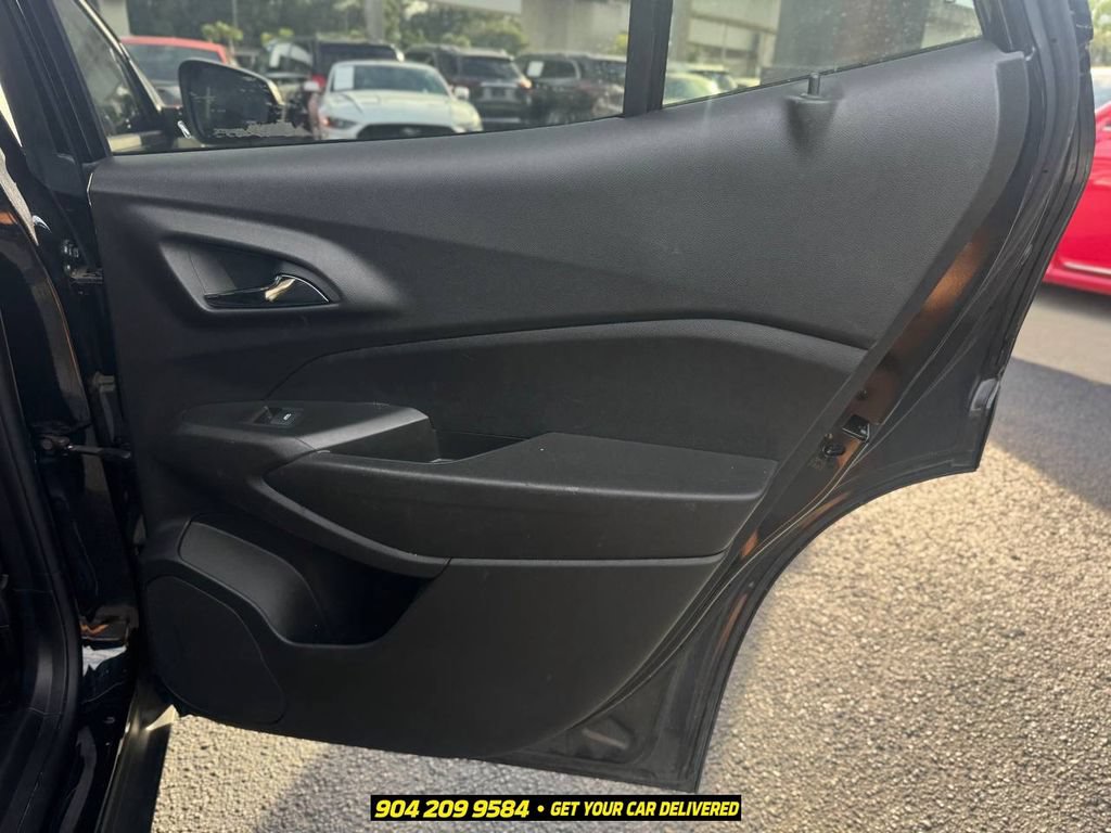 Used 2025 Chevrolet Trax LT w/ Driver Confidence Package FWD image 20
