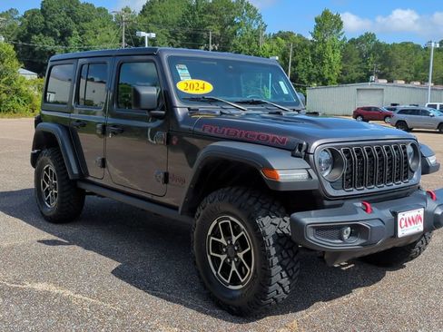 Used 2024 Jeep Wrangler Unlimited Rubicon AWD/4WD image 3