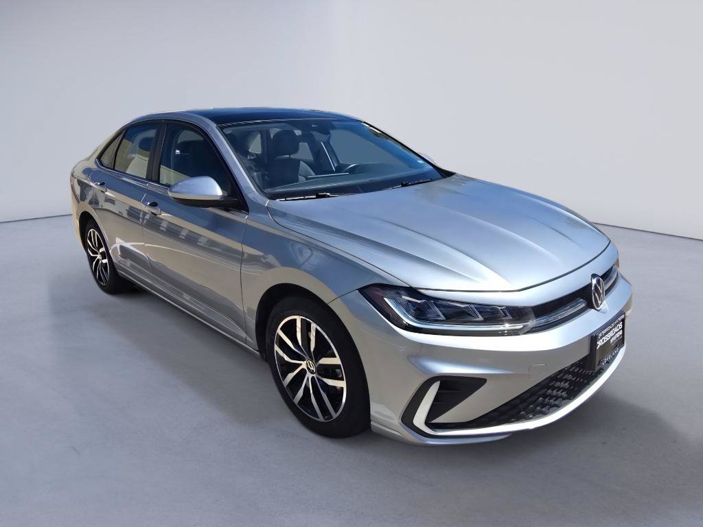 Used 2025 Volkswagen Jetta SE FWD image 8