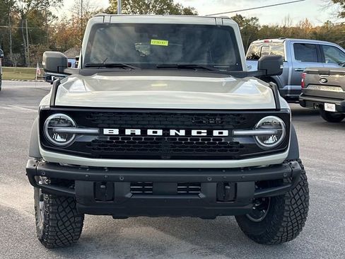 New 2025 Ford Bronco Badlands image 2