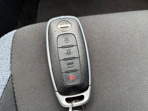 Used 2025 Nissan Versa SV FWD image 22