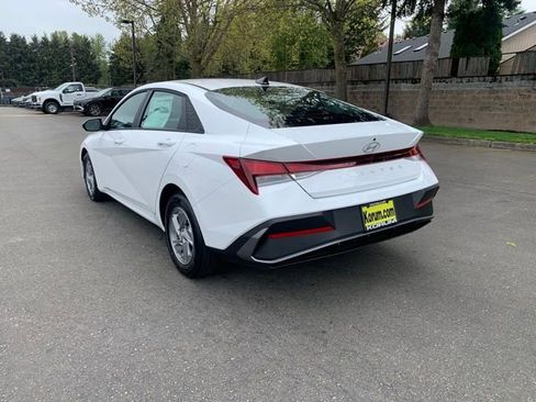 New 2026 Hyundai Elantra SE FWD image 3