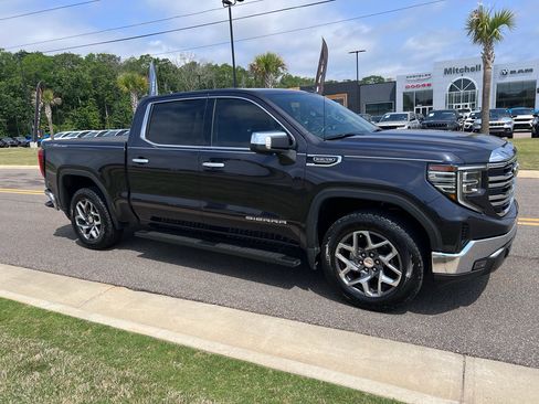 Used 2022 GMC Sierra 1500 SLT AWD/4WD image 2