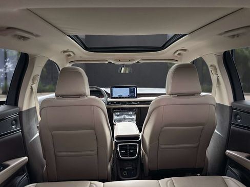 Certified 2023 Lincoln Nautilus Reserve w/ Luxury Package FWD image 9