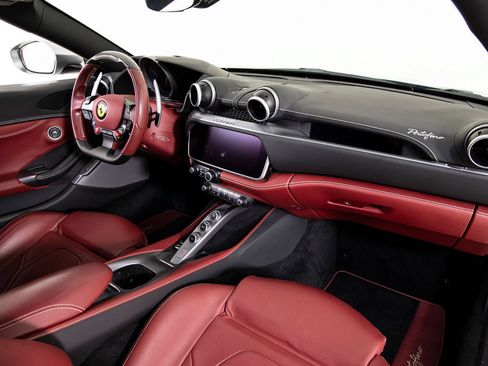 Certified 2019 Ferrari Portofino RWD image 19