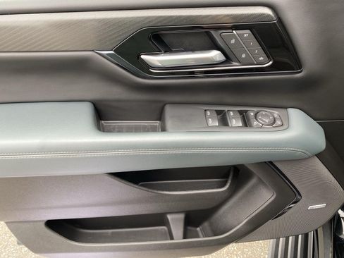 Certified 2025 GMC Yukon XL AT4 w/ AT4 Premium Plus Package AWD/4WD image 17