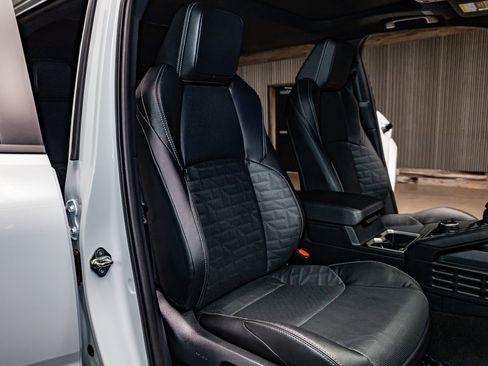 Used 2025 Toyota 4Runner TRD Off-Road Premium image 28