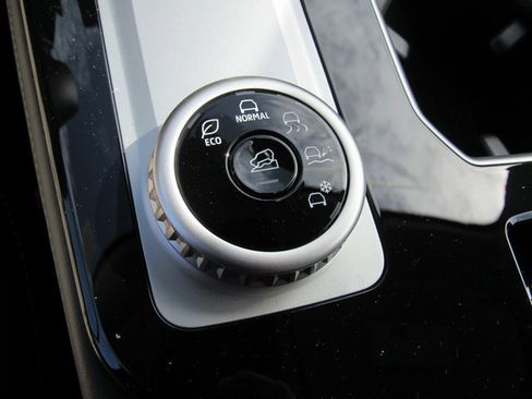 New 2025 Mitsubishi Outlander SE image 21