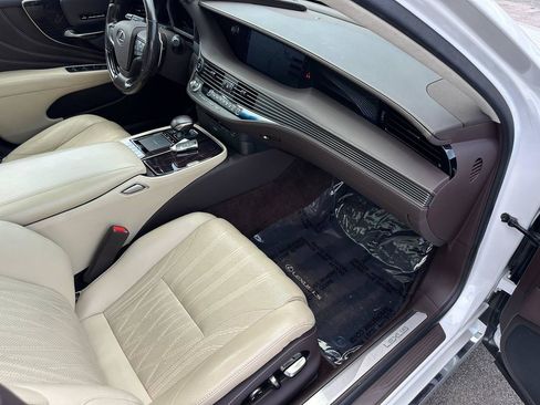 Used 2018 Lexus LS 500h AWD w/ Luxury Package image 28