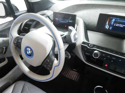 Used 2015 BMW i3 w/ Range Extender image 9