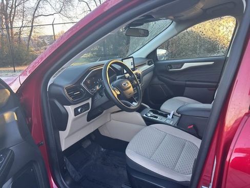 Certified 2022 Ford Escape SE w/ SE Sport Appearance Package image 13