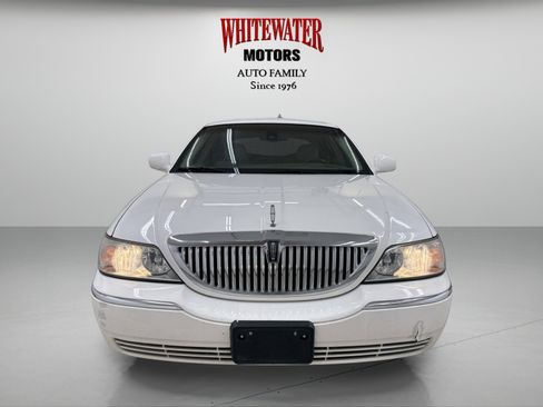 Used 2003 Lincoln Town Car Signature image 6