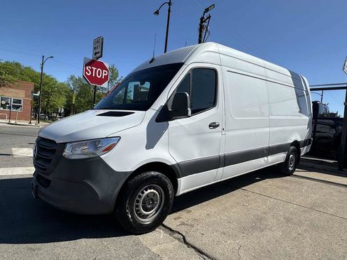 Used 2022 Mercedes-Benz Sprinter 2500 image 2