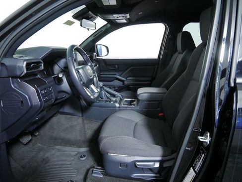 Used 2025 Toyota 4Runner SR5 AWD/4WD image 19