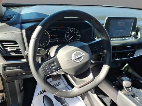 Used 2025 Nissan Rogue SV w/ SV Premium Package image 22