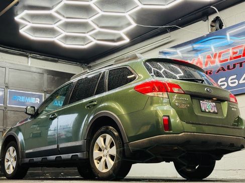 Used 2010 Subaru Outback 2.5i Premium image 9